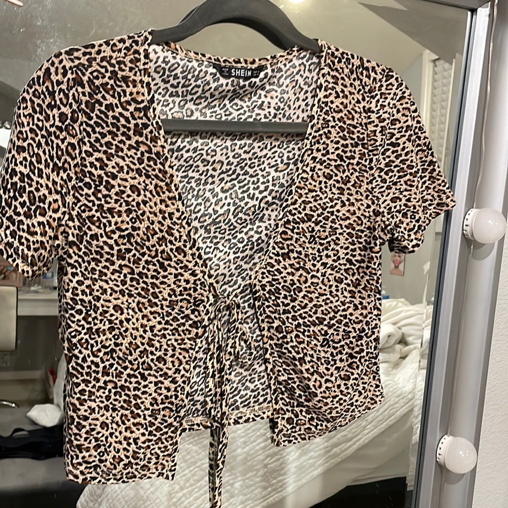 Cheetah top that ties in the front! Size m